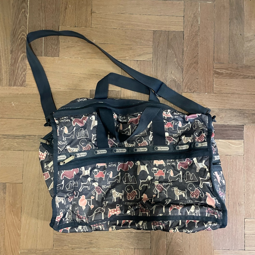 EUC le sportsac medium duffel bag